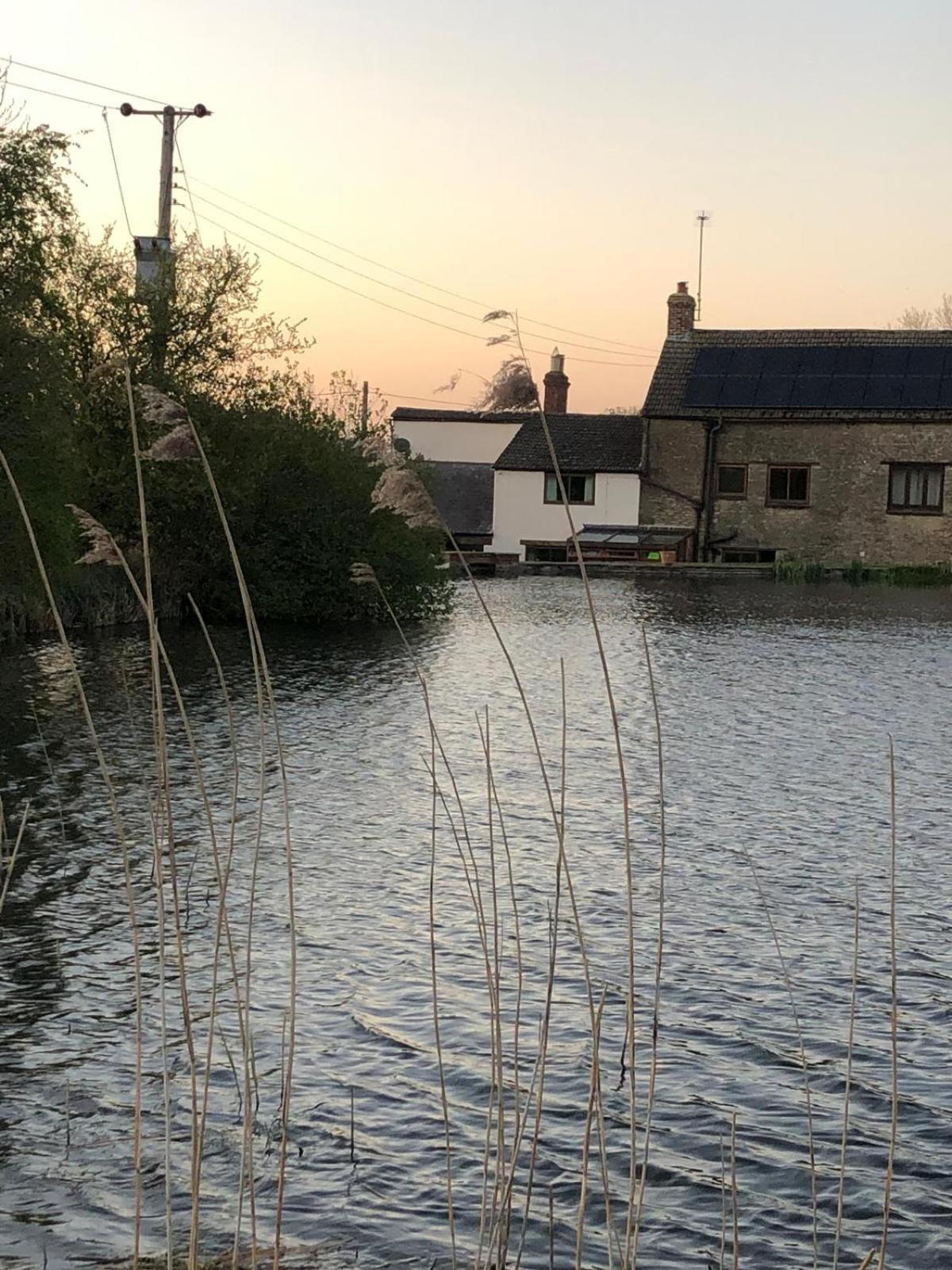 HelmdonAstwell Mill住宿加早餐旅馆 外观 照片